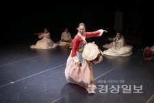 [리뷰]울산시립무용단 기획공연 춤꾼, 춤꾼 각자의 개성 돋보인 전통춤 릴레이