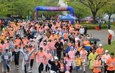 [제22회 울산커플마라톤대회]가족·연인·동료들과 함께 촉촉한 봄비 속을 내달렸다