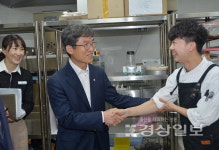 천창수 울산시교육감, 직업계고 취업 우수기업 (주)타니베이호텔 방문