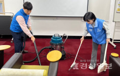 우리은행 울산우정타운지점, 함월노인복지관에 후원금 100만원 전달