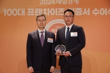 (주)올에프엔비 족발 브랜드 족발야시장, 매일경제 100대 프랜차이즈 4년 연속 선정