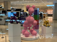백화점, 예술을 품다…현대百 울산점, 예술작품 160점 전시