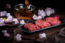 성산명가, 진해점 오픈 벚꽃의 도시에서 만나는 창원특산물 벚꽃갈비 선보여