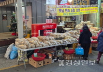 전통시장 소화전 앞 물건 적치 안전 불감증 지적