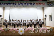 [르포]반가워, 친구야 초등학교 신입생 입학식, 어서와요 인사말에 씩씩하게 교문 통과