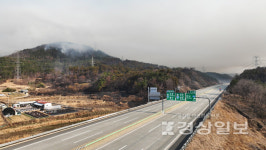 [현장사진]울주군 온양읍 야산 산불, 부산울산고속도로 청량IC에서 장안IC구간 통제