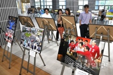 [현장사진]제29회 경상일보 보도사진전, 울산시청서 시민 발길 이어져