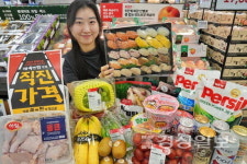 신선식품·래쉬가드 반값 대형마트 할인전쟁