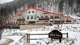 창문밖 설경에 취하고 문 나서면 별이 반겨주고