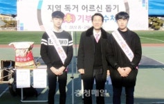 꽃다발 대신 쌀…홍성 갈산중·고 따뜻한 졸업식