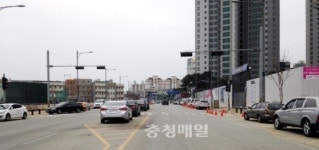 공무원 쉬는날 도로는 무법천지
