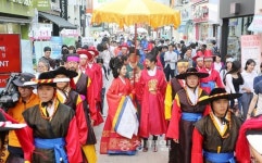 왕의 약수 마시며 초정 풍류 즐겨요