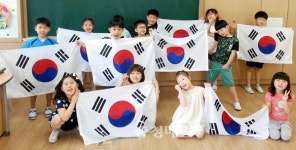 청주 남이초, 태극기 달기 운동