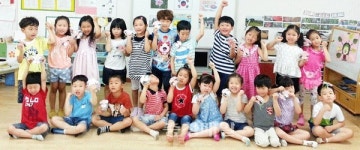 충주 단월어린이집, 국가유공자 감사 꽃 달아주기 행사