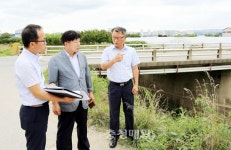 김진규 청주 흥덕구청장, 오송읍 서평교 현장점검