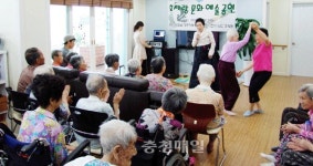 웃음꽃 핀 청주 천사노인요양원