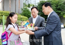 설동호 대전교육감, 2학기 개학 목양초 격려 방문