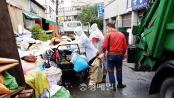 청주 상당구 환경위생과, 폐지수집 노인 집 정리