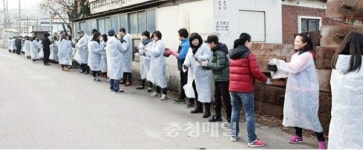 대전문화재단·밝은사회 새청주클럽 연탄 배달