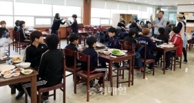 KT&G천안공장, 서초등학교 핸들볼팀 격려