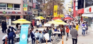 활기찬 청주 중앙동 소나무길…프리마켓 개장