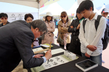 벚꽃 아래 예술 감동 취해볼까