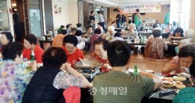 천안 부성1동 남녀새마을지도자, 경로잔치 개최