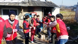 진천우체국 집배원들, 연탄나눔 구슬땀