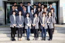 영동군청 민원실, 새 근무복 입고 손님맞이