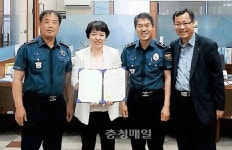 청주 흥덕署, 보이스피싱 예방 유공자에 감사장