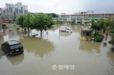 교실·급식소 잠기고 옹벽 무너지고