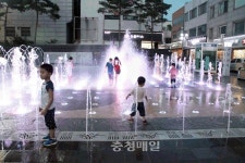 예산군 추사의 거리 분수광장서 더위 싹!