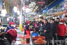 이용우 부여군수, 전통시장 상인 격려