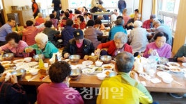 천안시 쌍용2동 방아다리식당, 사랑의 경로잔치