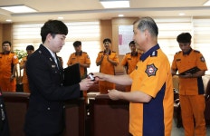 금산소방서 구급대원 2명에게 하트세이버 수여