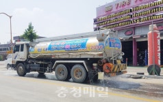 증평군 도로 살수작업…복사열·열섬 감소 효과