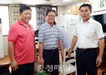 천안시 일봉동 행복키움지원단, 경로당에 수박 전달