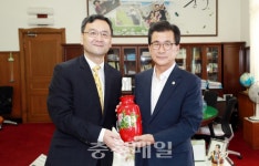주한중국대사관 리홍 참사관 충북 방문