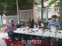 청주 용암보건지소 건강친구봉사단 삼계탕 대접