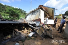 국지성 호우로 인한 산사태로 파손된 괴산 능촌리 주택