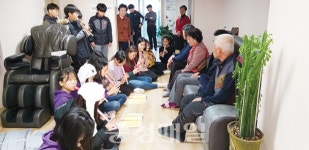 보령시 대관초 학생들 경로당 위문 공연
