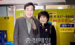 이낙연 총리 부여중앙시장 들마루에서 저녁 식사하며 주민과 소통