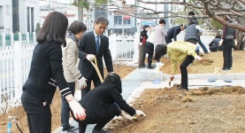 충북자연과학교육원, 봄맞이 꽃나무 심기
