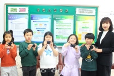 영동 심천초 총동문회, 카메라 기증