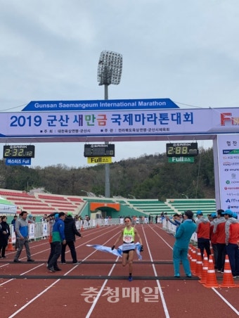논산시청 이수민, 군산새만금국제마라톤대회 우승