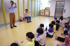 할아버지, 할머니 선생님과 재미있는 놀이로 행복해요
