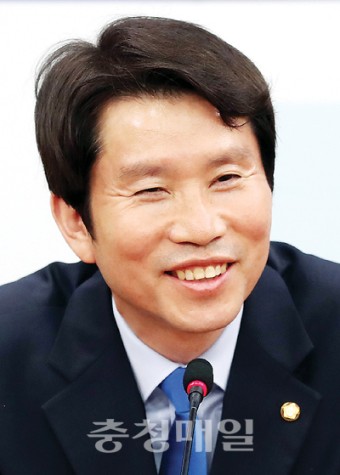 민주당 새 원내대표에 충주 출신 이인영 의원