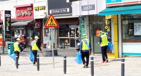충주시청 환경관리원노조, 교통대 일원 청소