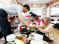 청주 명동보리밥, 사랑의 점심 나누기
