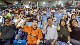 대덕구 직원들, 야구보며 화합 다져